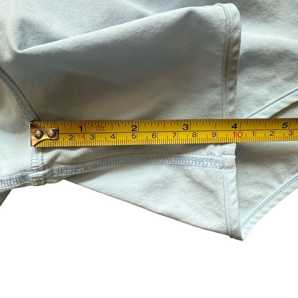 Lululemon Women's Athletic Tracker Shorts 4” in Light Blue Size 6 Athleisure Gym - Picture 6 of 7